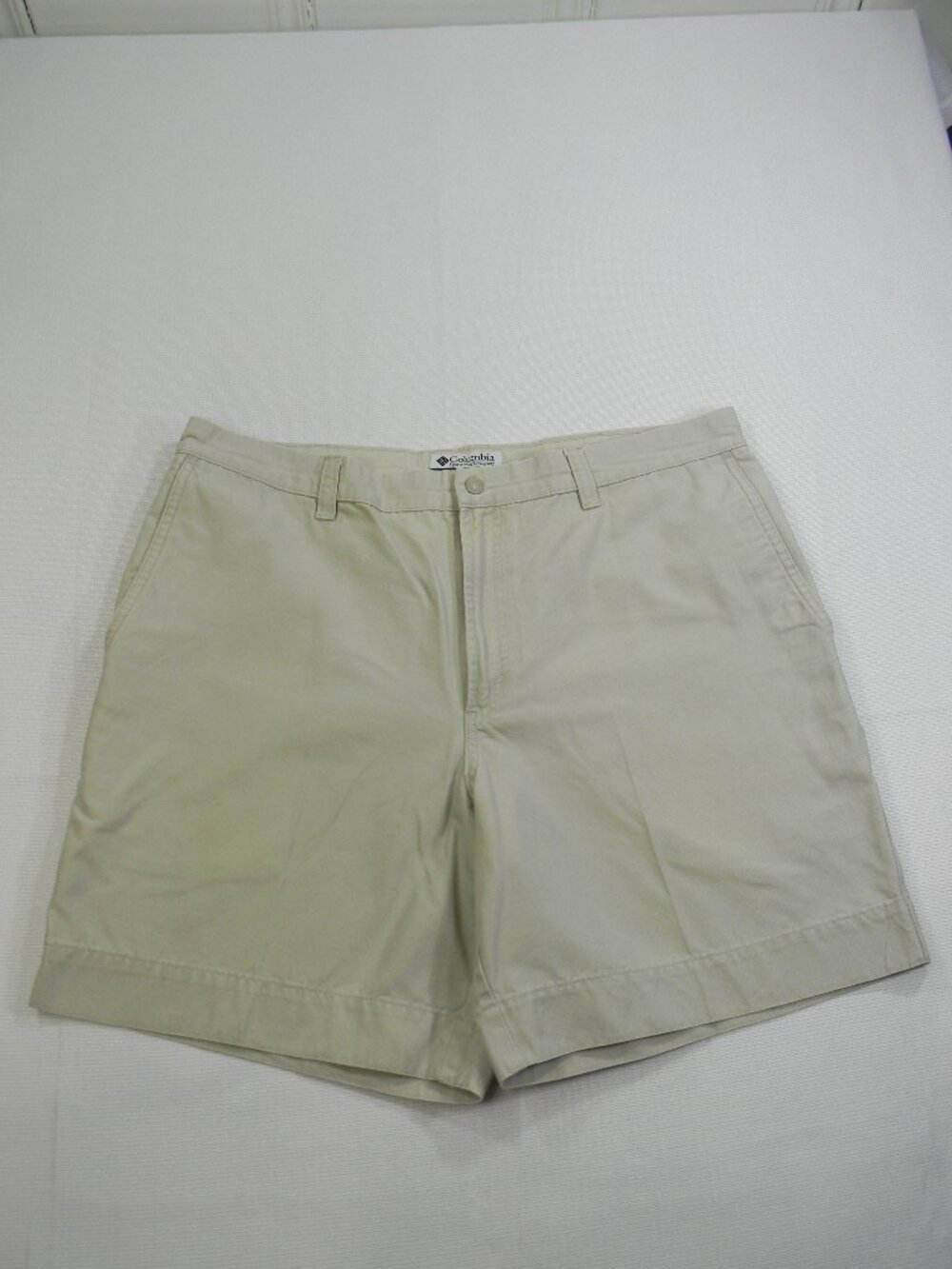 Columbia Khaki Classic Fit Long Inseam Utility Shorts Men’s 38
